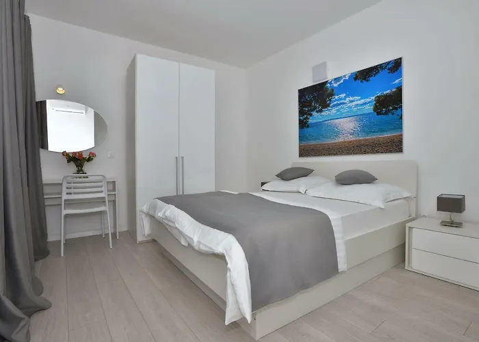 Dalmatia Apartman *